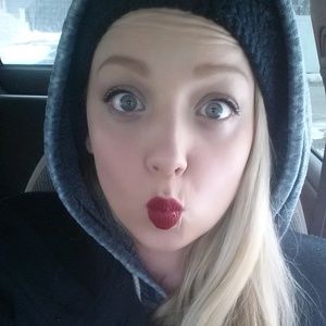 Hey it's me! Tipsy Bumblebee! 💞